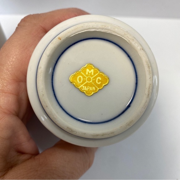 2 Vintage Hand Painted Saki Glasses Blue on White Asian Landscape OMC Otagiri - Picture 12 of 14